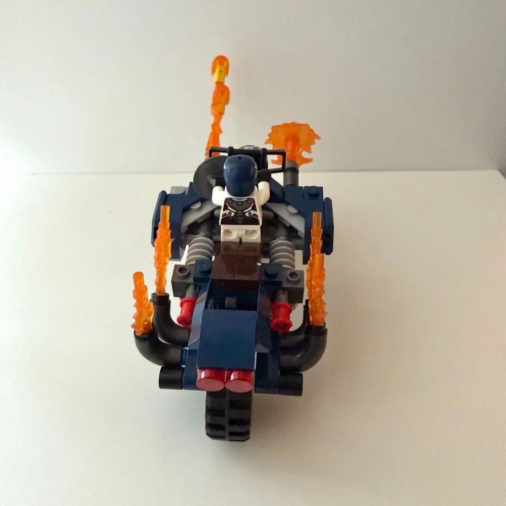 LEGO Marvel Super Heroes Captain America Outriders Attack - #76123 (Retired Set)